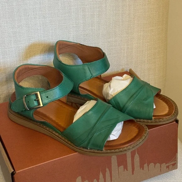 NIB... Miz Mooz Haley Gold Sandals Size 38 EU ...Size 7.5-8 US - Picture 2 of 4